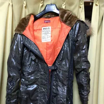 AVIREX 코트입니다. 흔하지 않다고 생각합니다. 잘 부탁드립니다.