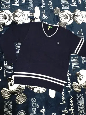 United Colors of Benetton 네이비 V넥 스웨터