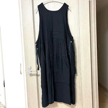 사만사 모스모스 겨드랑이 리본 원피스 블랙 컬러