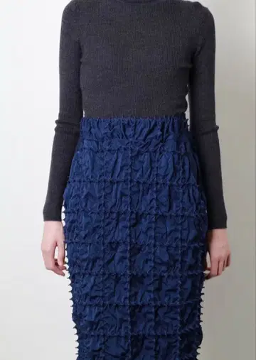 새상품급 cucuri 아리마츠 시보리 스커트 네이비 쿠쿠리