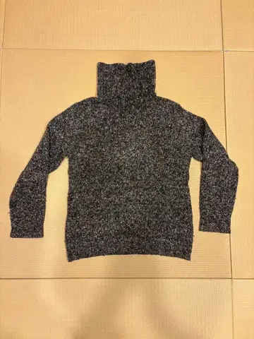 에네스베 터틀넥 니트 남녀 모두 착용 가능