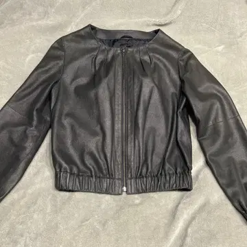 블랙 가죽 자켓 지퍼 포함