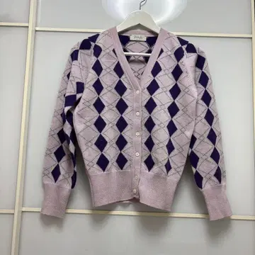 Pringle 연보라와 다크 네이비 가디건