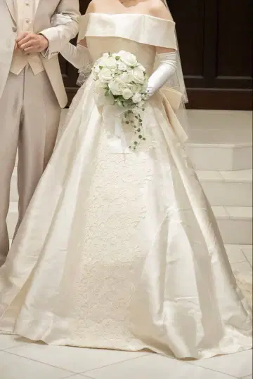 아이보리 오프숄더 웨딩 드레스 (메루카리 시 판매)