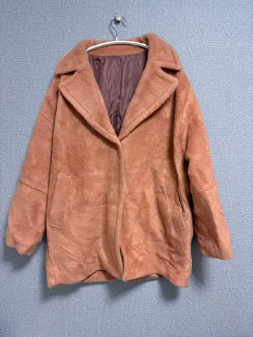 베이지 인조 모피 무스탕 코트