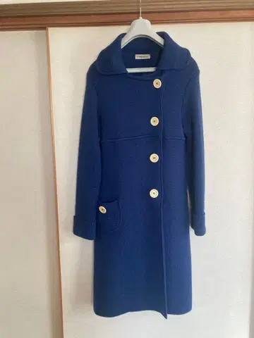 파랑 버튼 달린 롱 코트 J&M Davidson