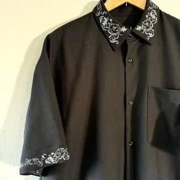 HARE 꽃무늬 자수 반팔 셔츠 M 사이즈 블랙