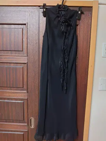 블랙 플라워 모티브 원피스 결혼식