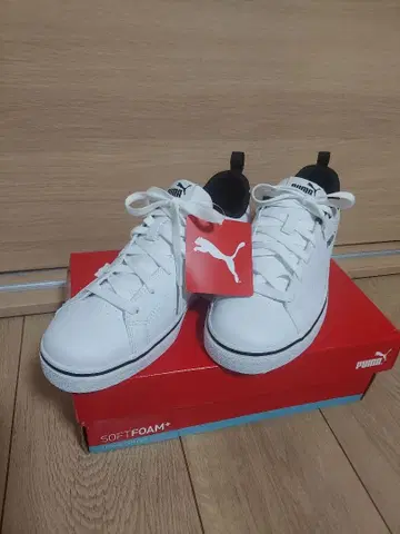 PUMA 화이트 스니커즈 소프트폼+