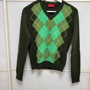 아가일 무늬 V넥 스웨터