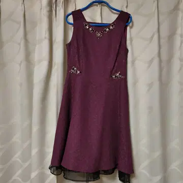 여성용 파티 드레스와 숄