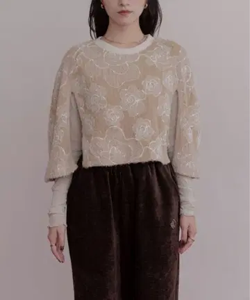 새상품 이번 시즌 sure feel 에이미 로우 플라워 자수 판초 상의