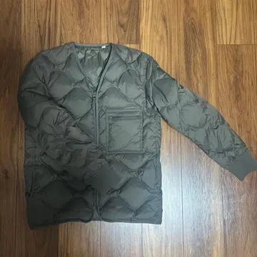 유니클로 리사이클 다운 자켓 남성용 S 사이즈