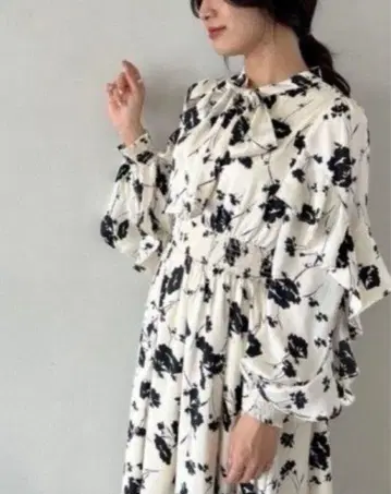 안미르 꽃무늬 원피스