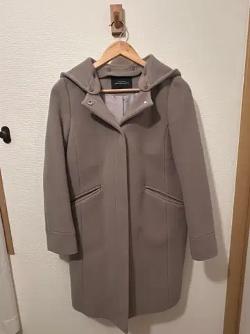 후드 부착 라이트 그레이 롱 코트