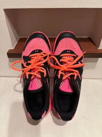 언더아머 신발 23cm