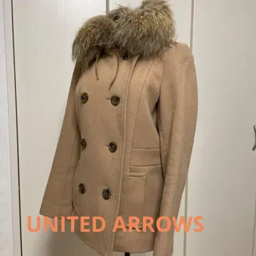 베이지 퍼 포함 더블 브레스트 코트