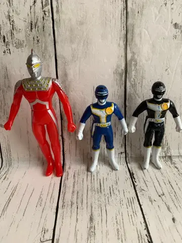 [당시물] 소프트 비닐 인형 3체 울트라 세븐 터보 레인저