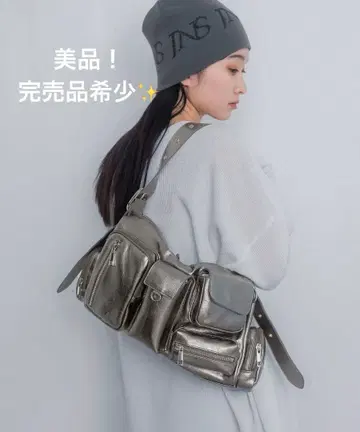 새상품급 JEANASIS 금기 출시 2025 6 포켓 원숄더 BAG 실버