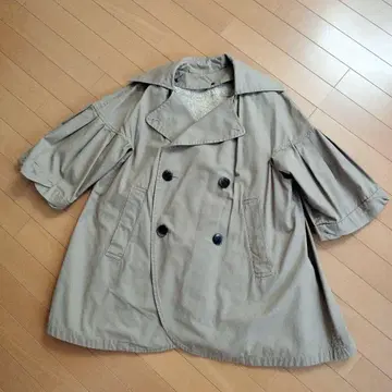 베이지 더블 브레스트 트렌치코트