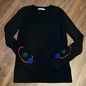 UN3D 자수 니트탑