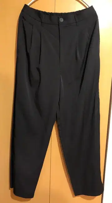 와이드 팬츠 JUNE RED 드라이 드레이프 사이드 지퍼 디자인