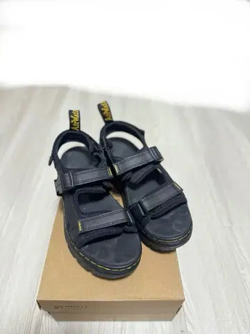 닥터 마틴 포스터 샌들