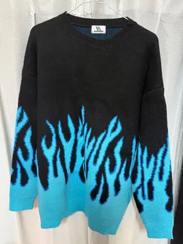 VOLCAN & APHRODITE 프레임 스웨터