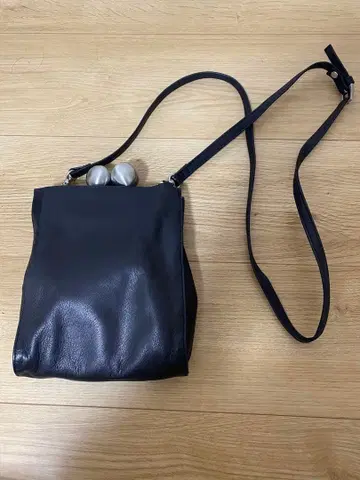 Kawa-Kawa 블랙 숄더백