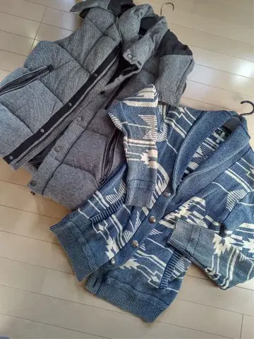 BEAMS 다운 베스트와 기하학 패턴 가디건 세트