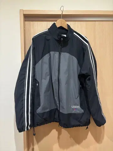 WHIZLIMITED 트랙 재킷 L 사이즈