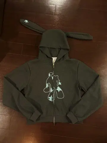 토끼 귀 달린 그레이 집업 후드티