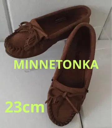 미네통카 브라운 스웨이드 프린지 모카신 6인치 (23cm)