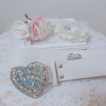 터콰이즈 장식 하트형 버클 벨트