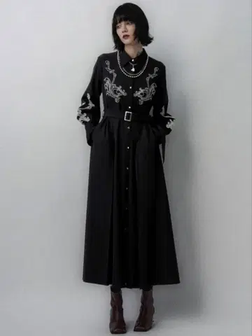 [ HARE ] 컷워크 자수 원피스