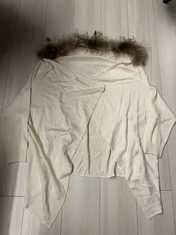 Snick and Span 아이보리 퍼 가디건