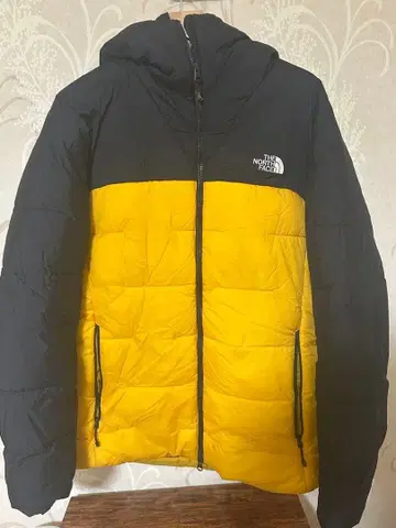 THE NORTH FACE 다운 자켓 블랙/옐로우 컬러