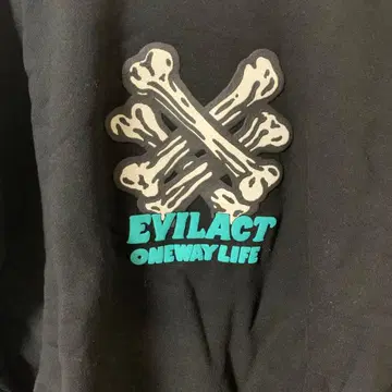 EVILACT 맨투맨 블랙