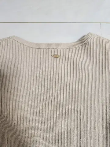 새상품급 어뉴앙스 크루넥 리브 니트탑