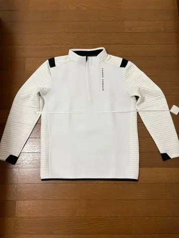 UNDER ARMOUR 하프 지퍼 의류 화이트