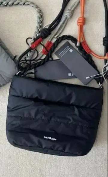 토폴로지 topologie 베서스 블랙 스트랩 포함 새상품