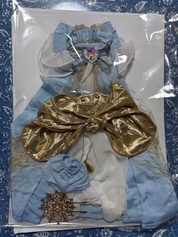 바비 인형용 파랑과 화이트 드레스