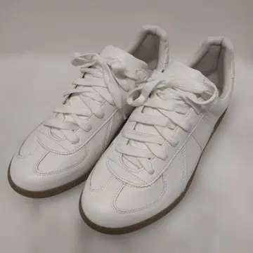 화이트 가죽 스니커즈 저먼 트레이너