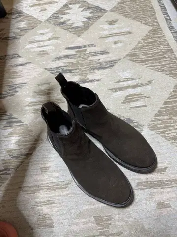 GU의 다크 브라운 사이드 고어 부츠