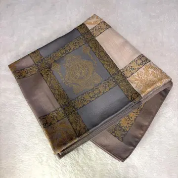 TRUSSARDI 대형 베이지 계열 체크 무늬 스톨