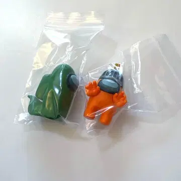 어몽 어스 미니 피규어 2개