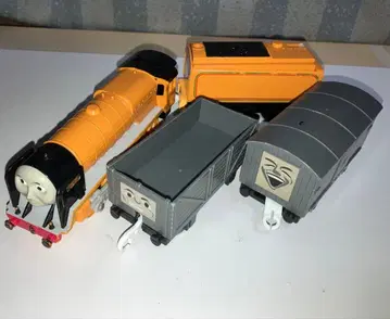 프라레일 토마스 관련 마도크와 화차 4량 작동 OK 중고품