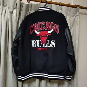 CHICAGO BULLS 바시티 자켓 블랙