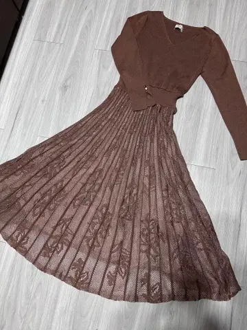 Noela 브라운 긴팔 니트 원피스