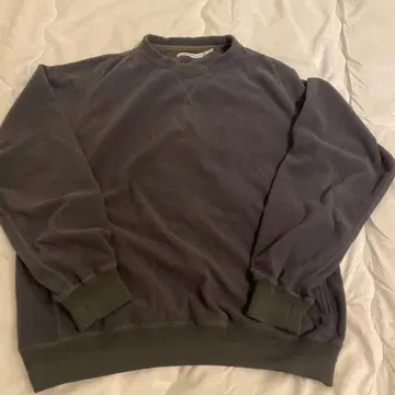 논네이티브 그레이 크루넥 폴라텍